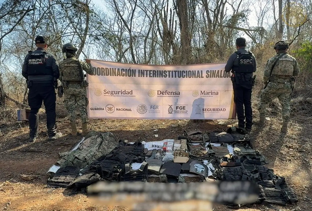 Marina asegura vehículo, explosivos y equipo táctico durante operativo en Mazatlán.
