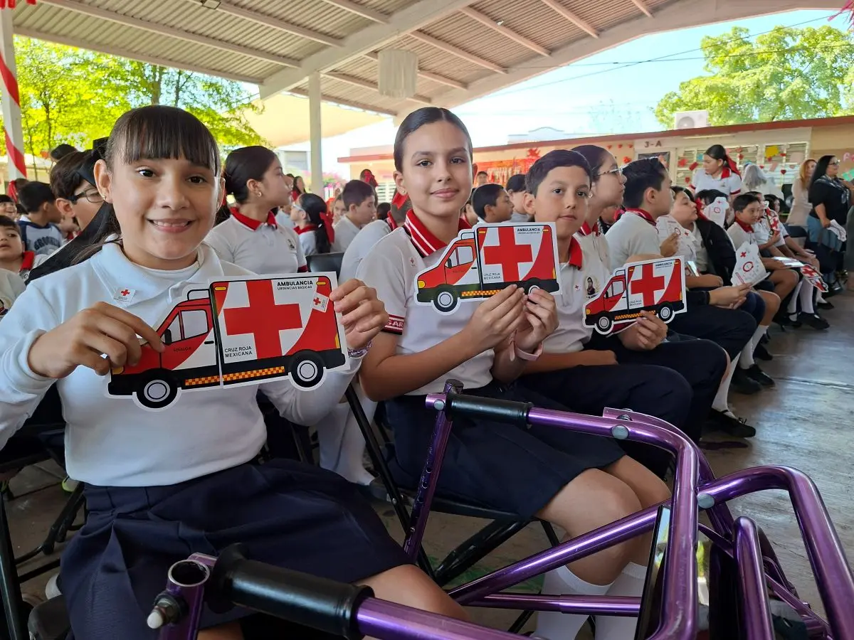 Pequeñas manos, grandes acciones: niñas y niños de la primaria “Agustín Melgar impulsan Colecta Escolar de Cruz Roja en Sinaloa. Foto: Juan Madrigal
