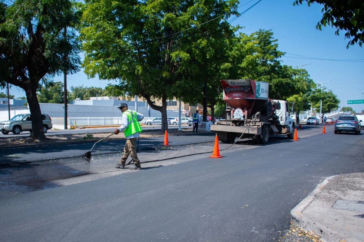 Los trabajos de reencarpetado del bulevar José Limón, al norte de Culiacán, corresponden a una demanda constante de la ciudadanía para tener calles en mejores condiciones y trayectos más seguros.