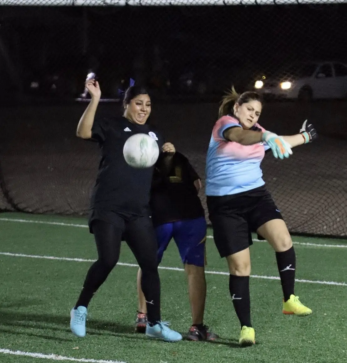 Mujeres brillan en torneo cuadrangular de futbol organizado por el IMDEC. Foto: IMDEC