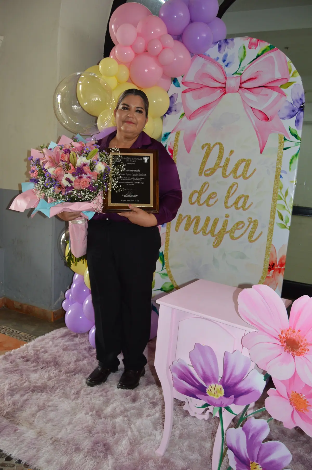 San Ignacio conmemora el Día de la Mujer y reconoce a destacada docente serrana