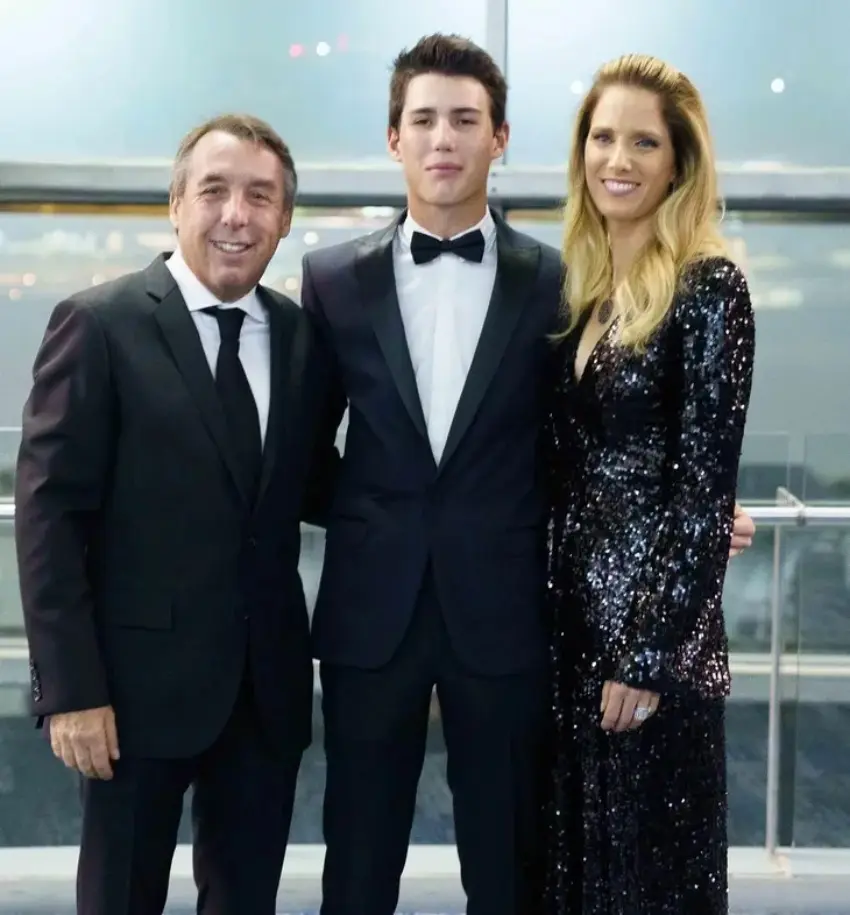 Emilio Azcárraga Fastlicht junto a sus padres. 