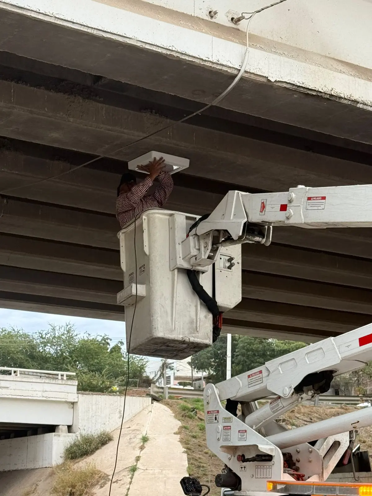 Con iluminación tipo reflector, buscan brindar mayor seguridad a peatones y automovilistas. Foto: Ayuntamiento de Culiacán