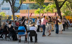 Entre música y tradición, el danzón llena de vida las tardes en el corazón de Culiacán