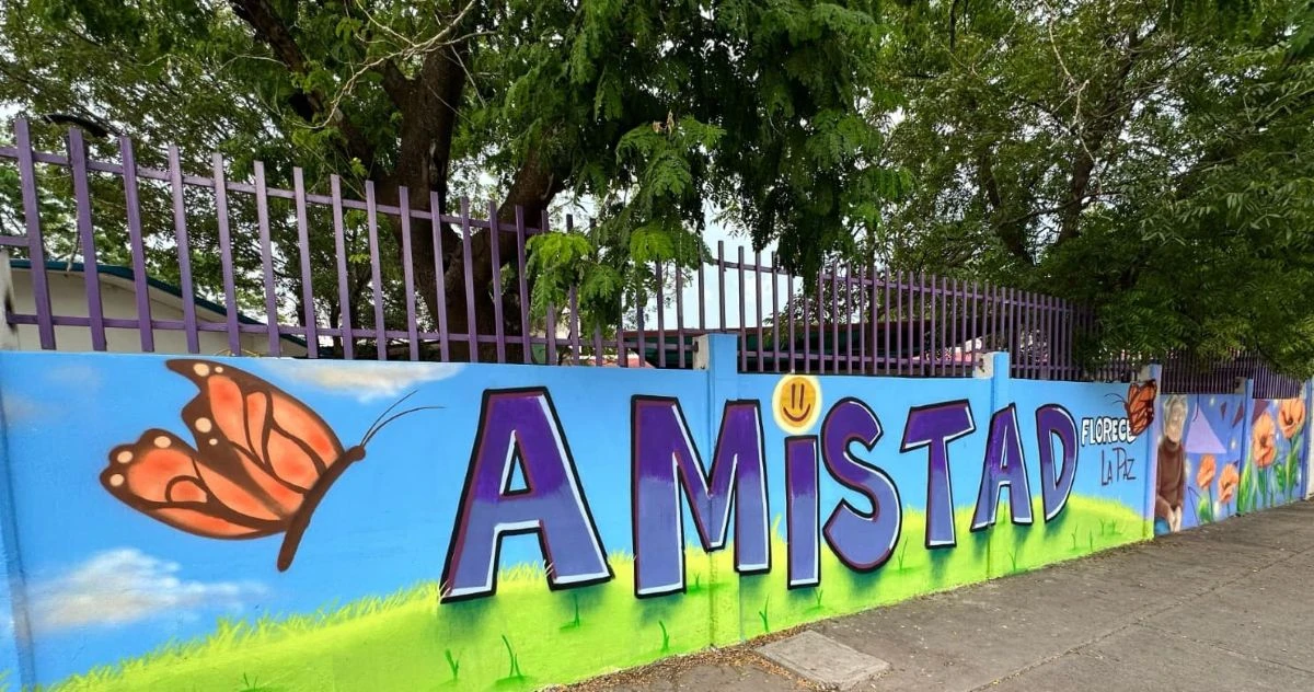 Vamos Pintando y Parques Alegres transforman plantel educativo en Culiacán con mensaje de amistad y paz. Foto: Juan Madrigal