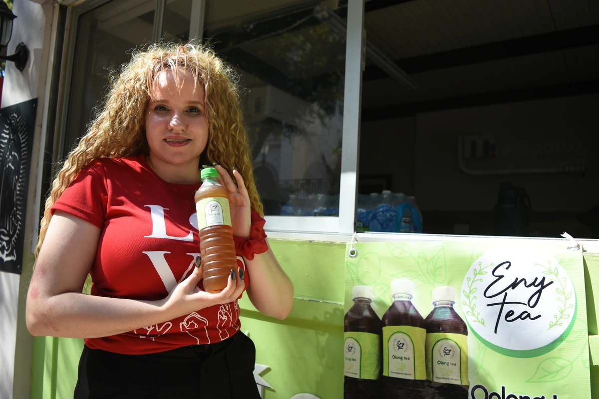 Leny logró emprender con resiliencia gracias al amor y el apoyo de su familia su propia marca de té.
