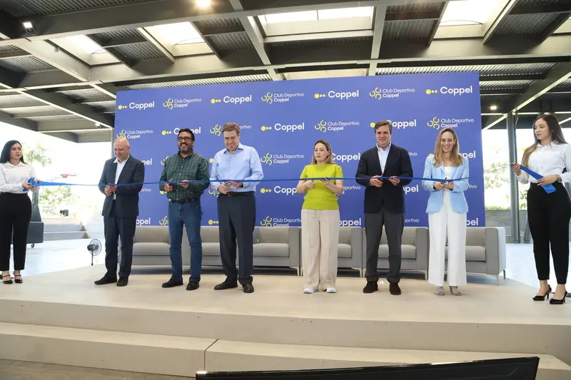El corte del listón fue llevado a cabo frente a los medios de comunicación y gran parte de la comunidad empresarial de Culiacán y Sinaloa.