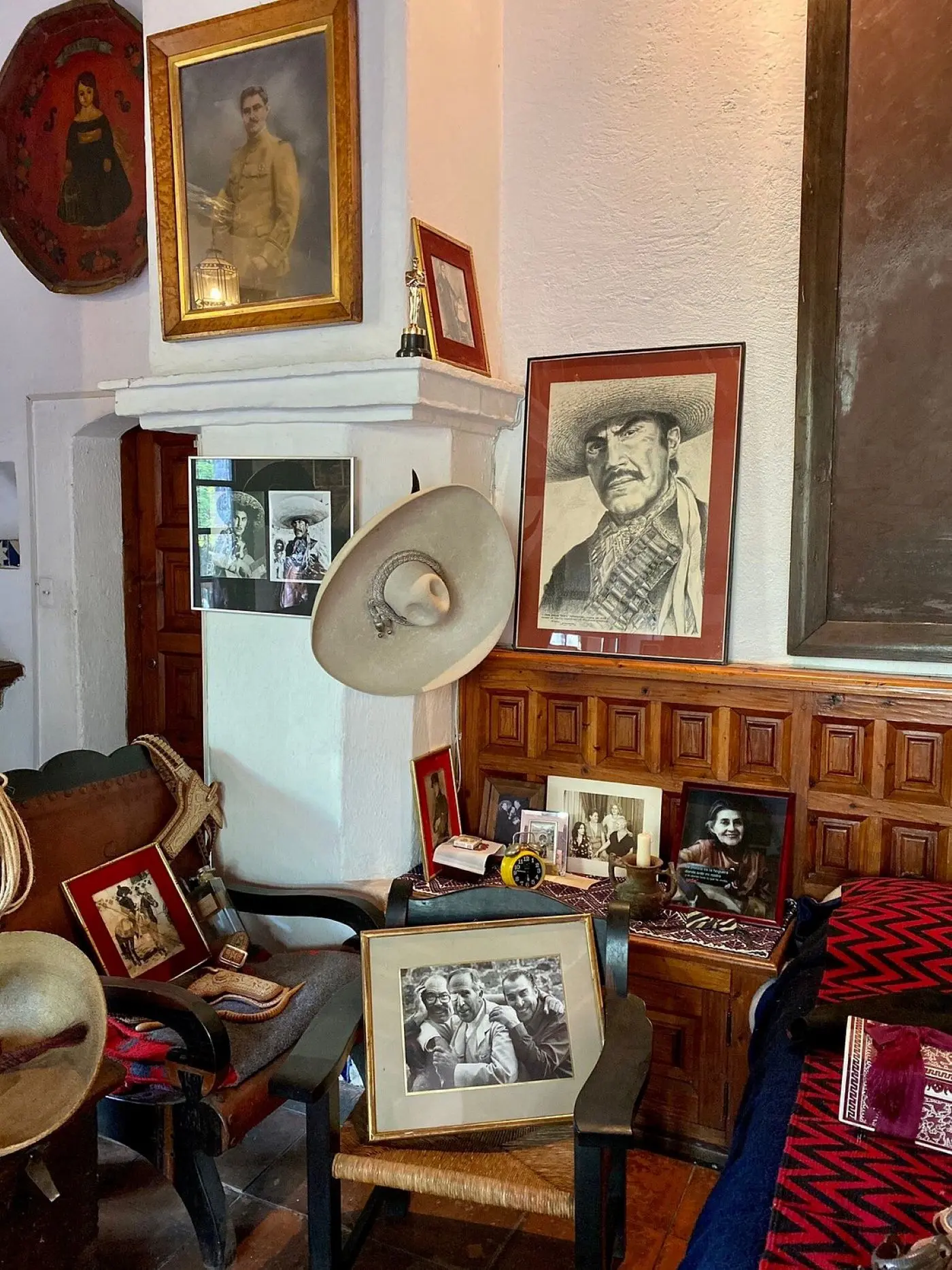 Parte de lo que se puede encontrar en la ansión de Emilio
