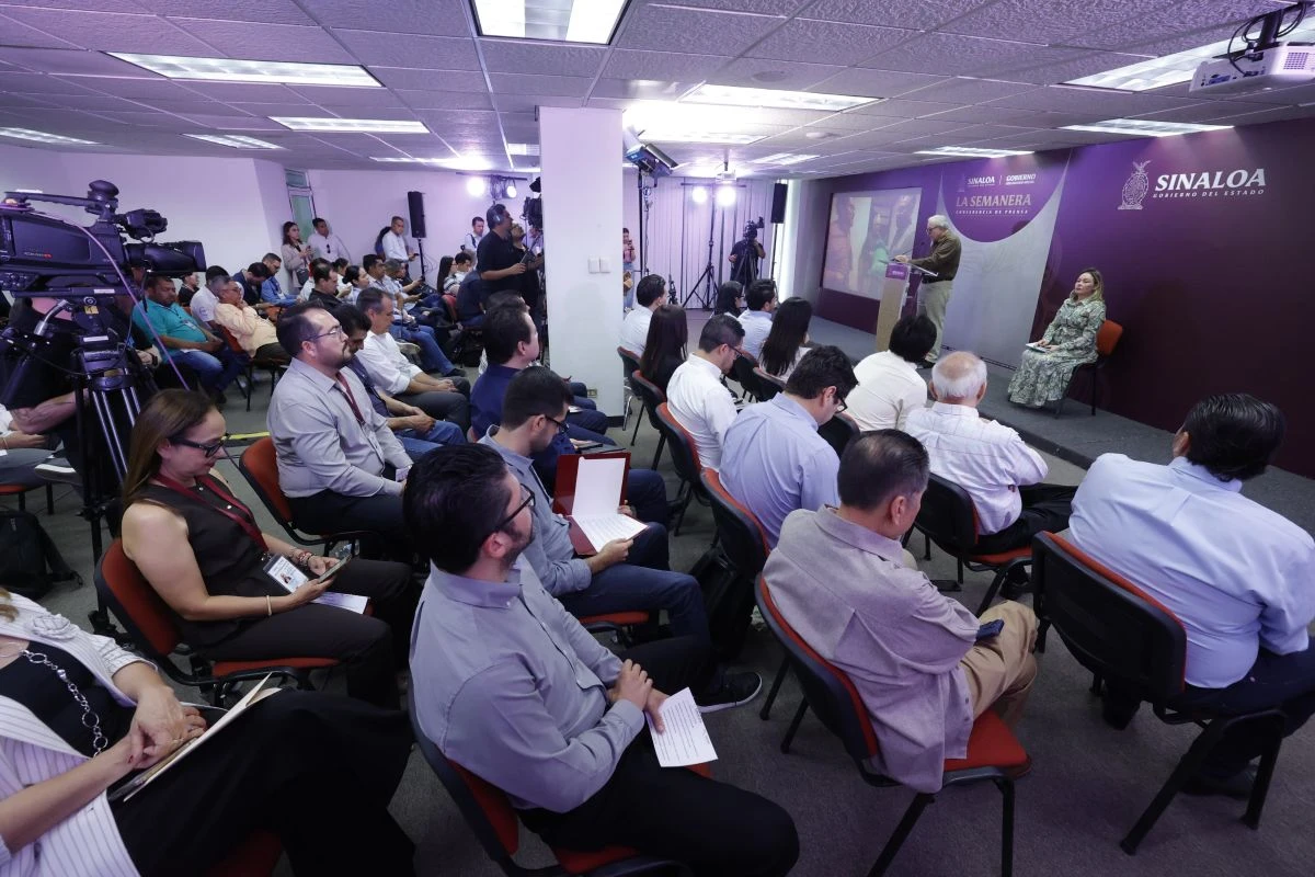 El gobernador Rubén Rocha Moya encabezó la Conferencia Semanera desde la Unidad de Servicios Estatales en Culiacán.