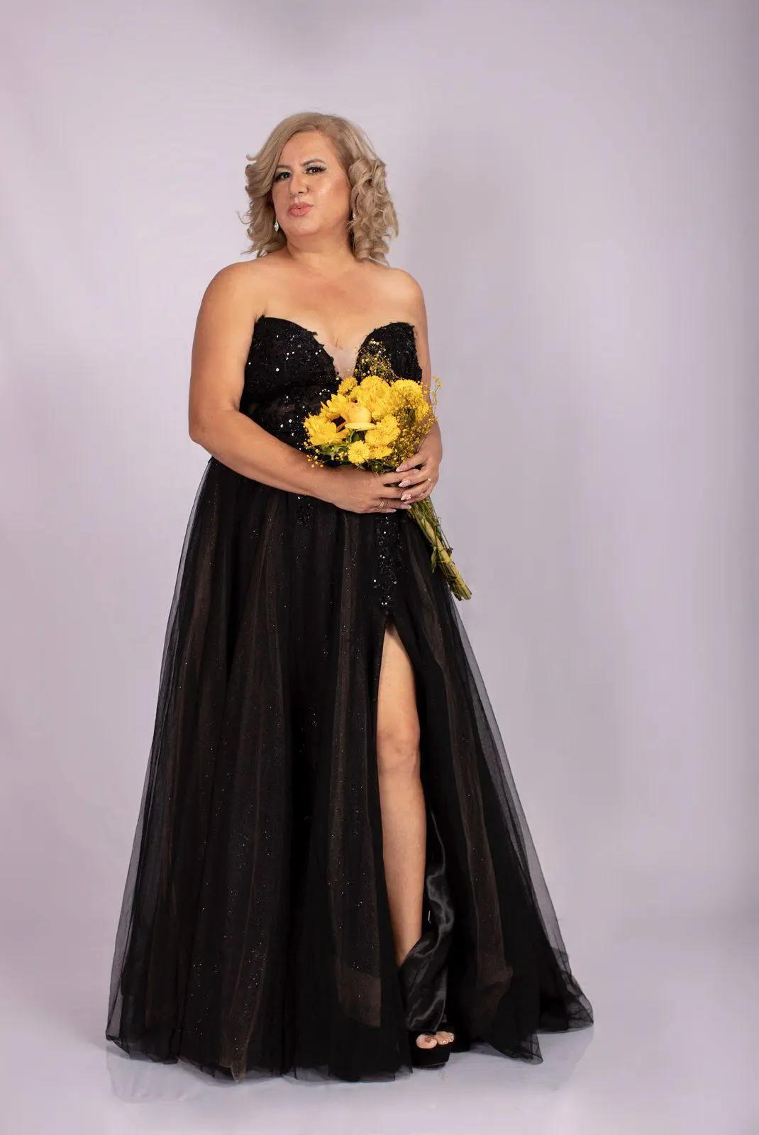 Cada vestido cuenta una historia, pero en Amelia Store, cada historia también se viste de esperanza y amor. Foto: Cortesía/ TBN