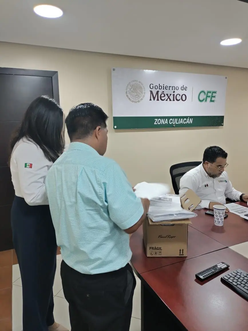 Estudiantes de Derecho de la UAIM apoyaron en la integración del padrón de usuarios afectados en la sindicatura de Villa Juárez.