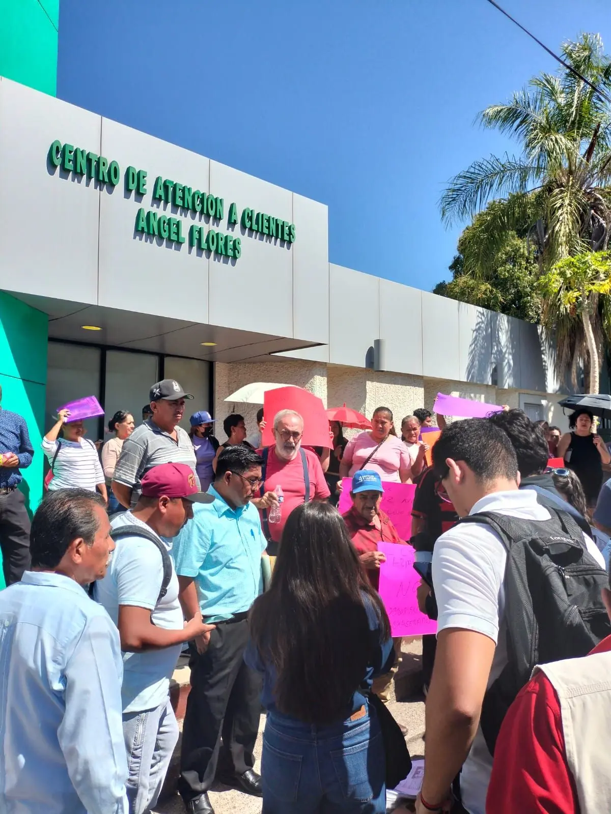Habitantes señalan que los altos cobros afectan la economía familiar, especialmente a trabajadores agrícolas con ingresos diarios.