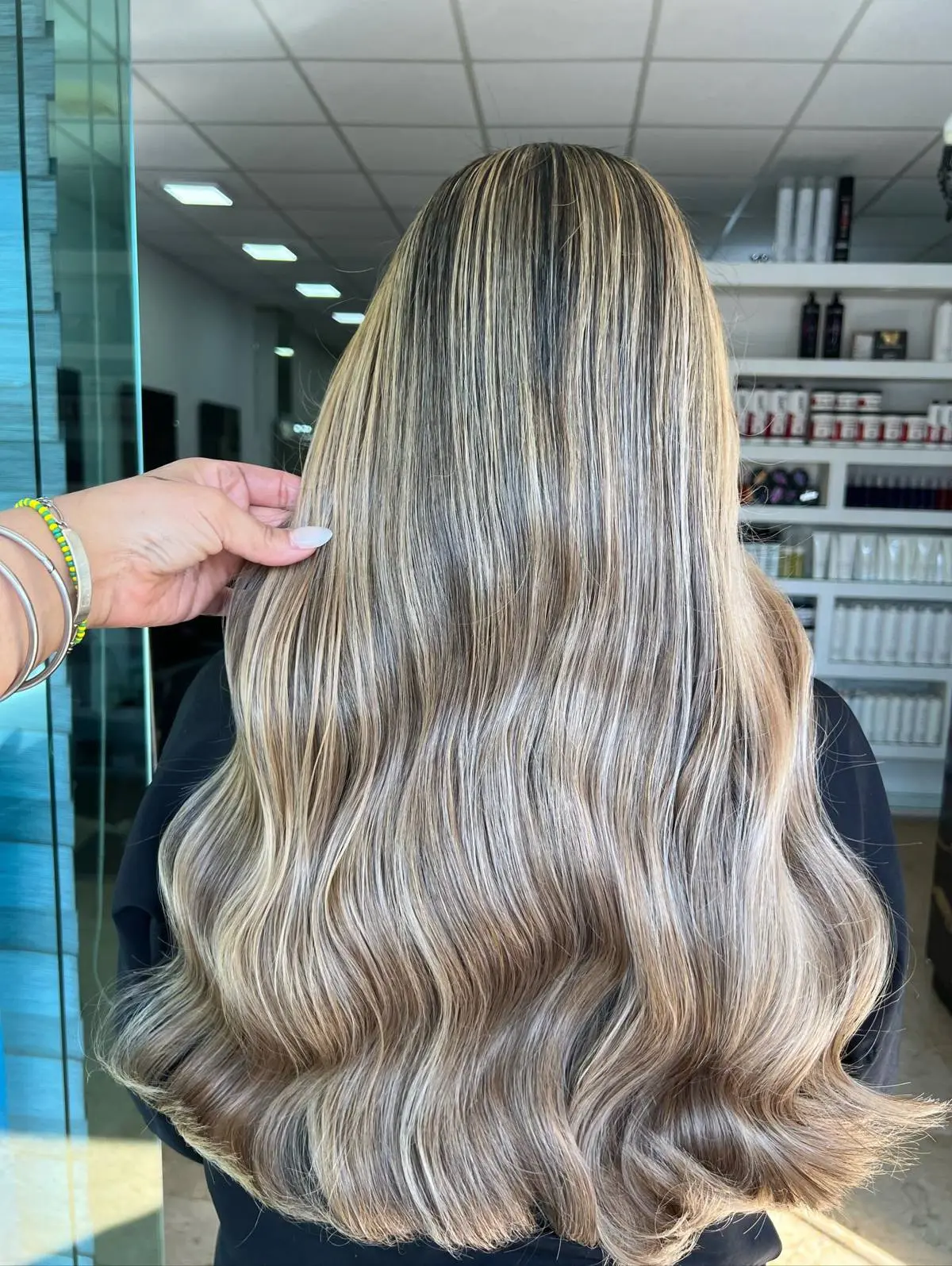 Tonos rubios que ayudan a disimular las canas