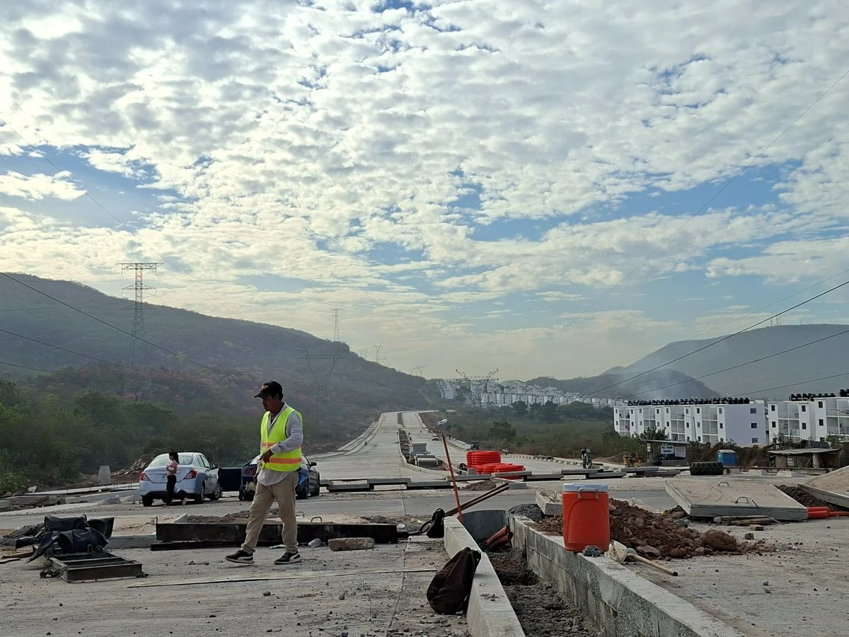 El proyecto sigue en construcción, pero ya representa un cambio. Con cada avance se fortalece la movilidad y la integración de las colonias del oriente de la ciudad. Foto: Juan Madrigal