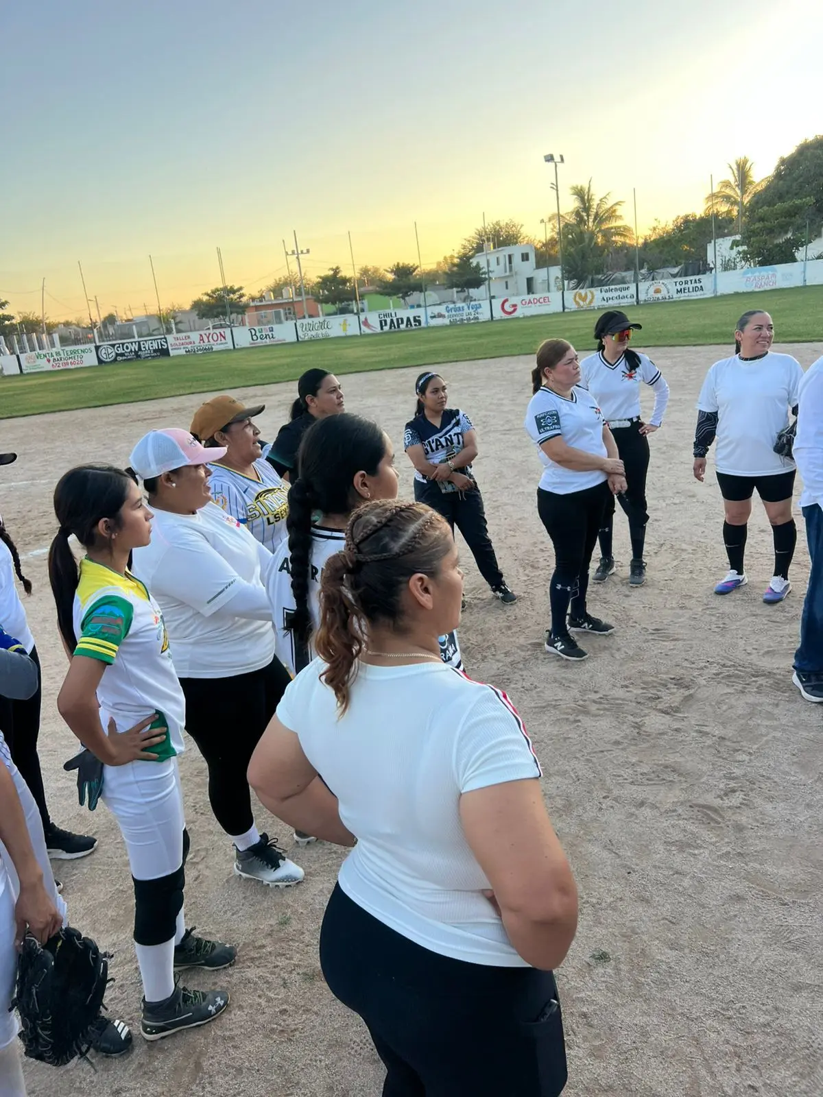 El estadio Pepito Martínez se llenó de entusiasmo, convivencia y apoyo ciudadano durante la jornada deportiva.