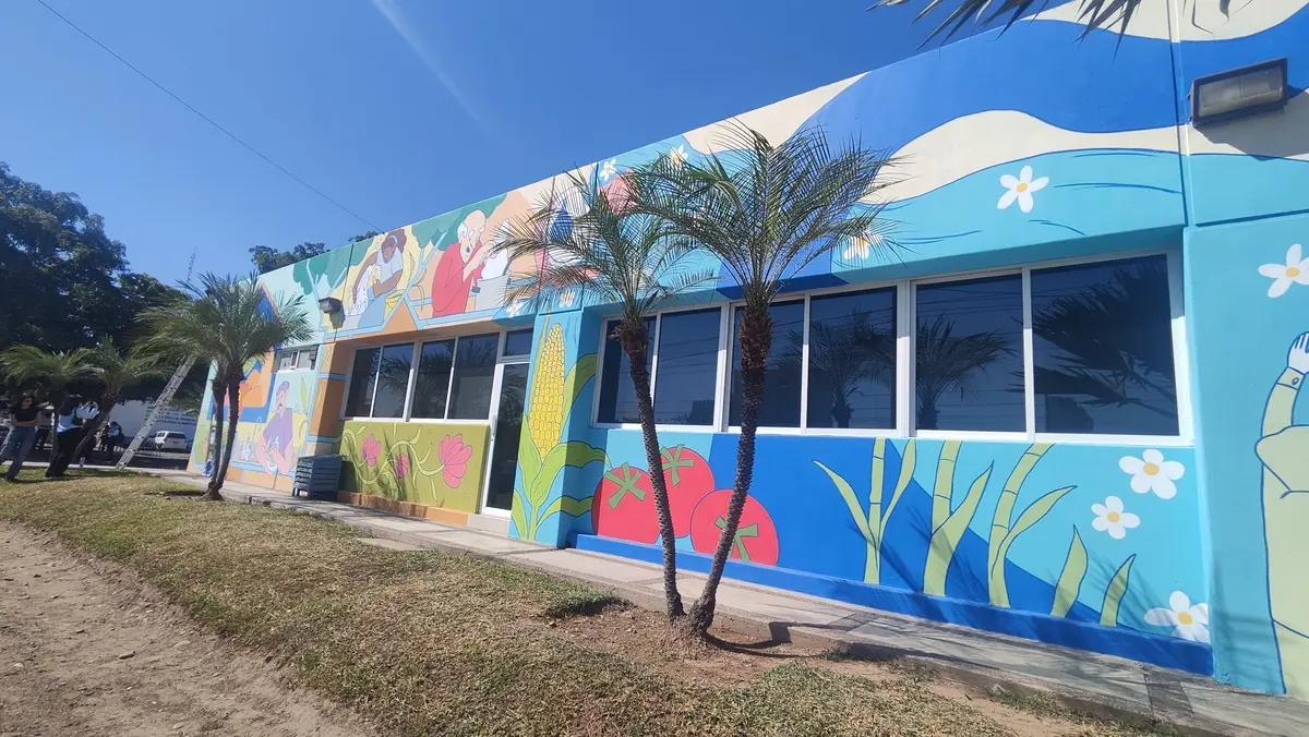 El mural fue realizado con la participación de varias integrantes de la JAPAC, en colaboración con Parques Alegres y Vamos Pintando.