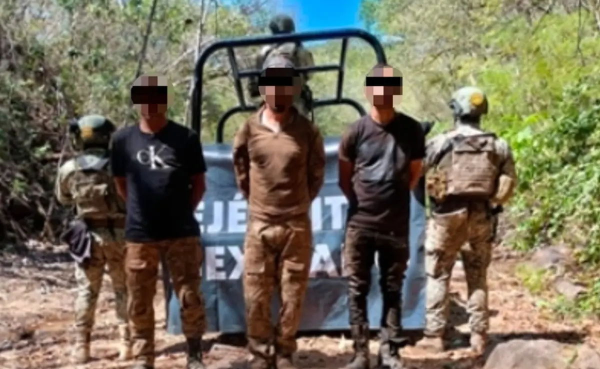 Elementos del Ejército y corporaciones de seguridad descubrieron un campamento en San Ignacio, logrando la detención de tres personas armadas y el aseguramiento de más de mil cartuchos y varias armas largas.
