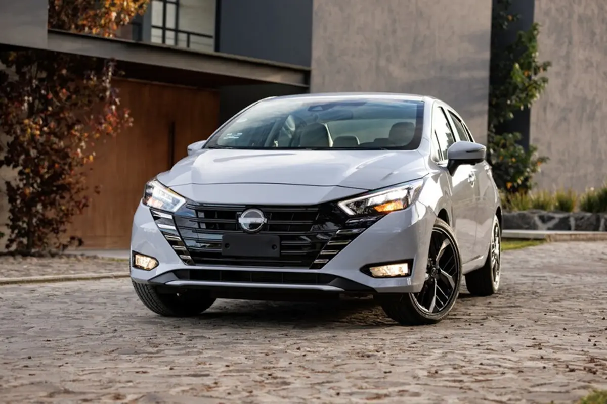El Versa V-Drive se distingue por su estilo moderno y elegante. Foto: Cortesía