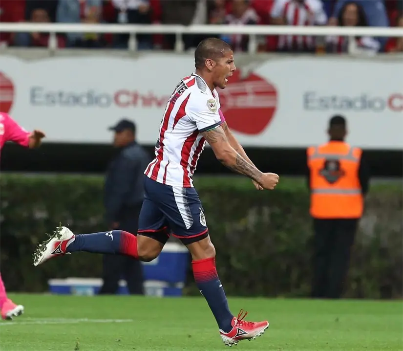 Carlos Salcido su primera casa la compró a través de Infonavit. Foto: Instagram