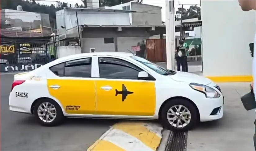 Bryan Gutiérrez llega en taxi al CAR escoltado por la Guardia Nacional. Foto: AS