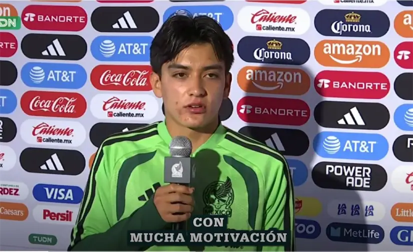 Gilberto Mora, seleccionado mexicano durante la rueda de prensa. Foto: Tudn