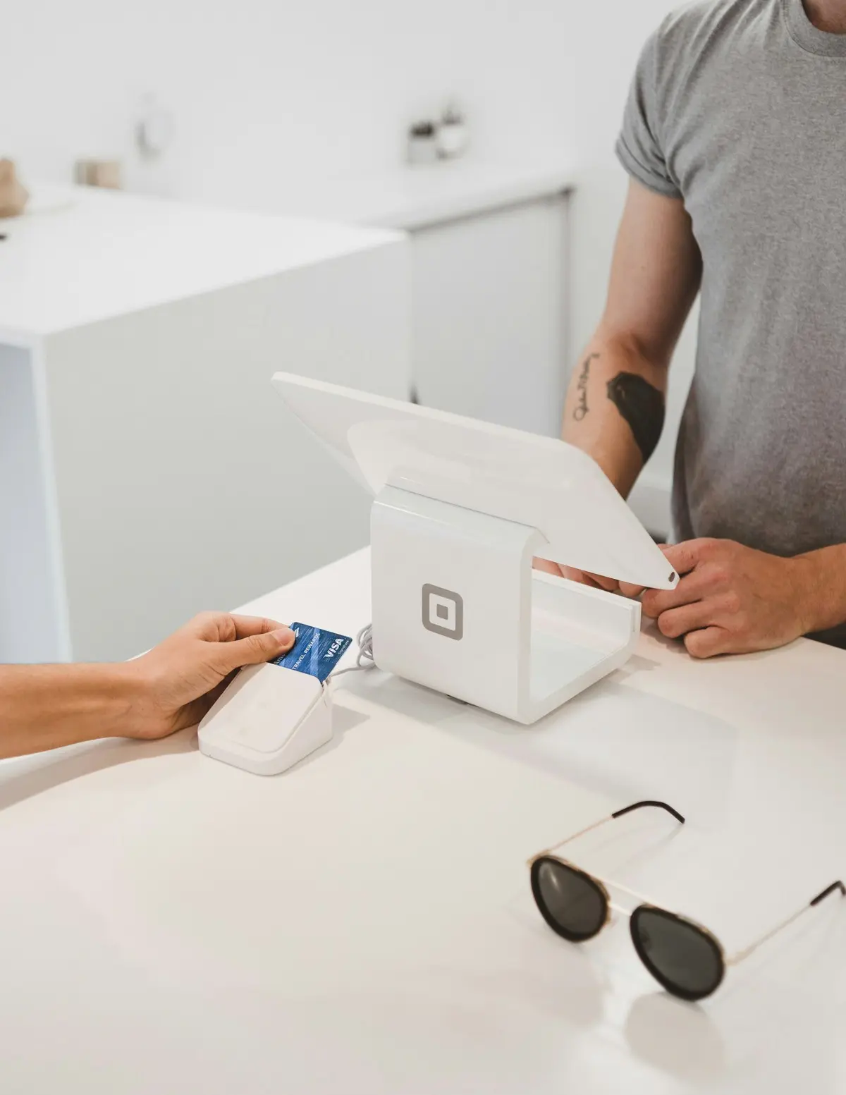 Adiós a las tarjetas empresas deberán usar checadores electrónicos obligatorios en 2027