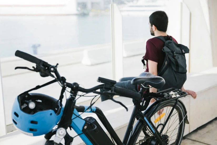 A partir del 1 de julio las bicicletas eléctricas y scooters, deberán salir con placas desde los puntos de venta,. Foto: Magnific