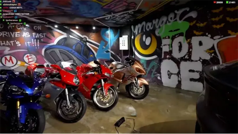 Neymar tiene varias motocicletas en su mansión. Foto: Jon Vlogs
