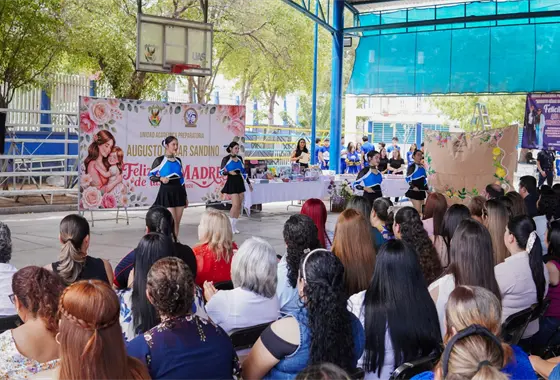 Mas de 600 madres de familia de la Preparatoria Sandino de la UAS celebran su d&iacute;a en el Festival Cultural 2026