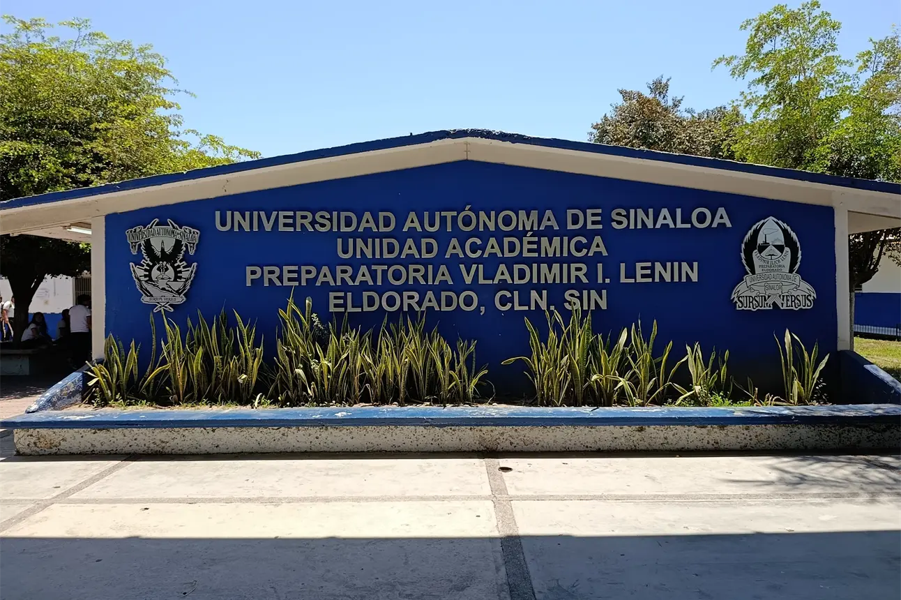 La preparatoria Vladimir Ilich Lenin conmemoró el 49 aniversario de su fundación