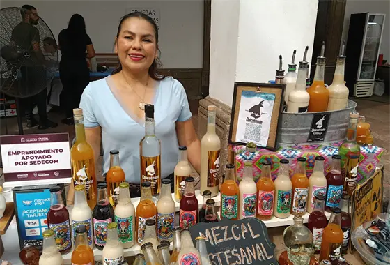 De ge&oacute;loga a "La Mezcalita": la mujer que convirti&oacute; sabores de Guerrero en un mezcal orgullosamente sinaloense