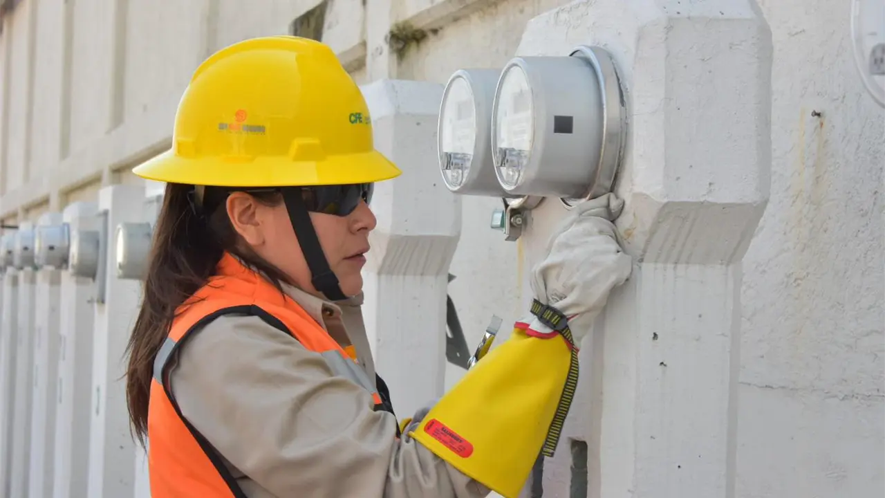 CFE alerta por los candados en medidores de luz: qué significa cada color y por qué no debes tocarlos
