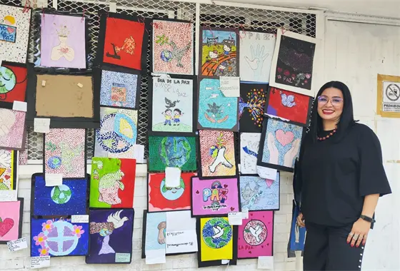 La maestra Pamela Camacho a trav&eacute;s de 22 a&ntilde;os en la docencia ha promovido la paz en las aulas de Culiac&aacute;n entre arte, valores y apoyo familiar