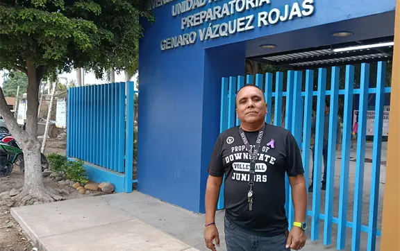 Jorge Arreola es el guardia que se volvi&oacute; parte de la prepa de la UAS en La Palma