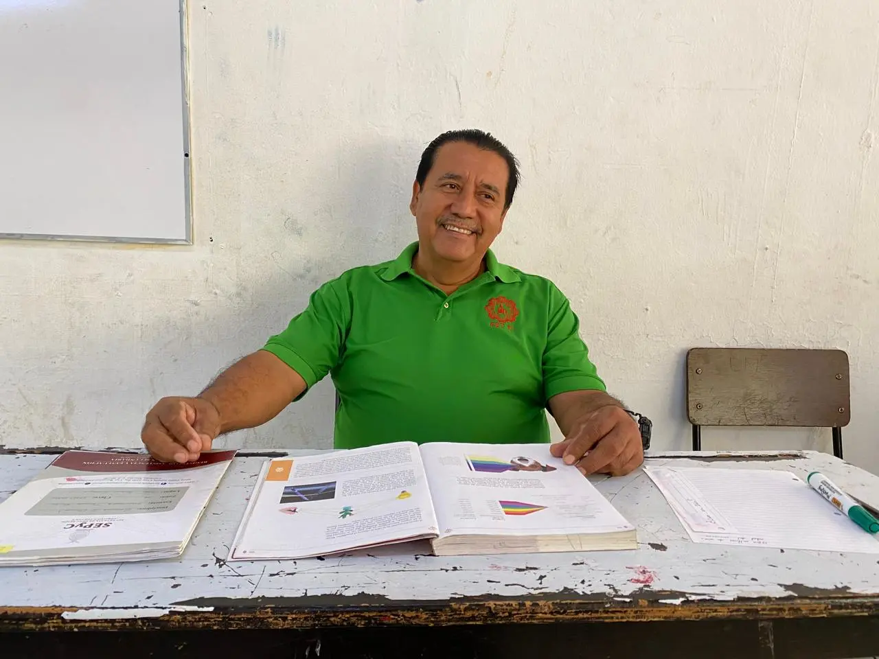 Desde una secundaria pública en San Ignacio, un maestro logró que sus alumnos conquistaran premios nacionales y aprendieran a creer en sí mismos.