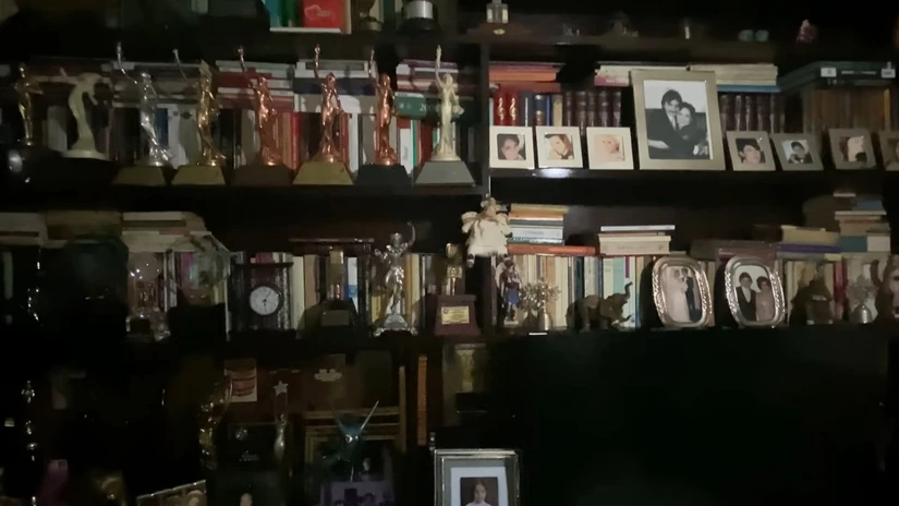 Inmensa biblióteca de Carmén Salinas