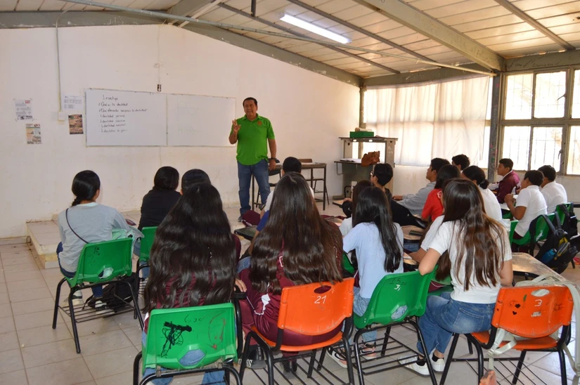 Lo que comenzó como un trabajo inesperado terminó convirtiéndose en una misión de vida para un maestro que hoy inspira generaciones enteras en Sinaloa.