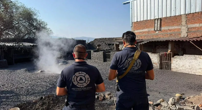 Aparece extraño brote de agua caliente en Michoacán y temen nuevo géiser