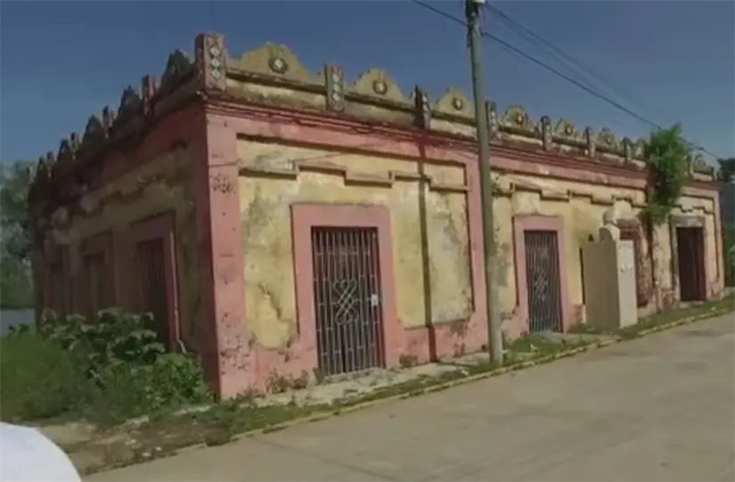 La casa del abuelo de López Obrador luce en ruinas. Foto: Cortesía