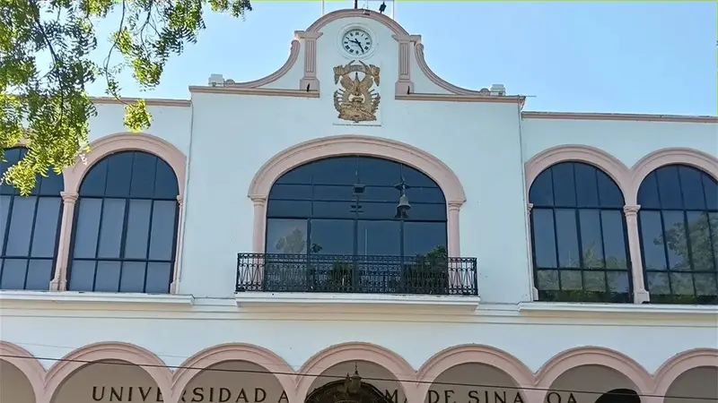 El edificio central sigue siendo un referente no solo de la vida universitaria, sino de todo Culiacán en el centro de la ciudad.