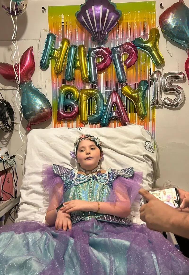 Con una temática de sirena, Dana festejó sus 15 años en compañía de sus papás y seres queridos.