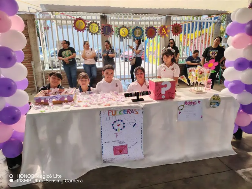 Muy entusiasmados, los pequeños emprendedores elaboraron cada uno de sus productos.