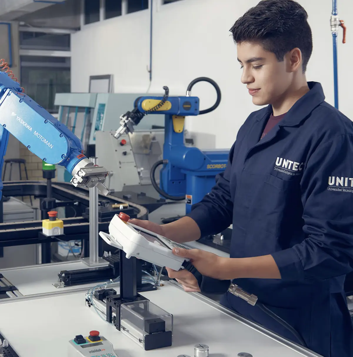 La Universidad Tecnológica de México (UNITEC) cuenta con una plantilla de 137,200 alumnos.