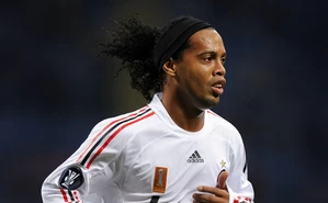 “No lo bajen más”: la petición de Ronaldinho que transformó la carrera de una figura de México