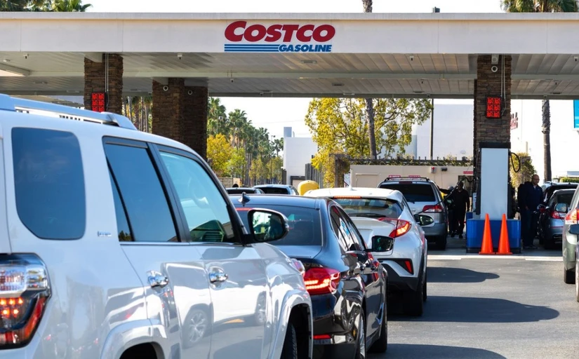 Costco destaca por ofrecer precios de combustible ligeramente más bajos que la competencia.
