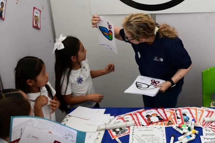 DIF Sinaloa y diversas dependencias ofrecieron servicios de salud, atención emocional y acciones preventivas para la niñez