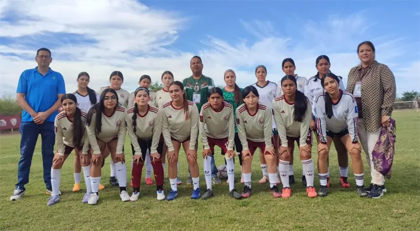 Entrenadores, estudiantes y directivos celebran los logros deportivos que fortalecen la formación integral de la juventud villajuarense