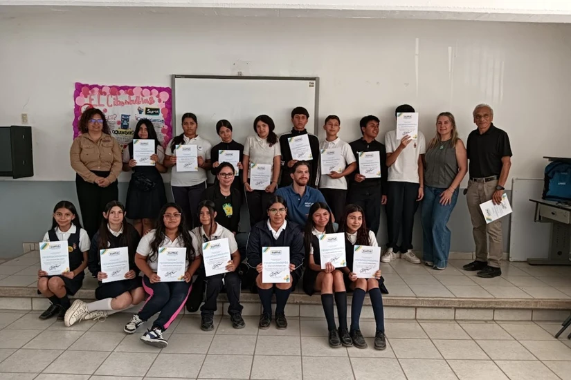 El profesor Víctor está convencido de que enseñar es una de las profesiones más valiosas. “Formamos doctores, ingenieros y todas las profesiones”, afirmó.
