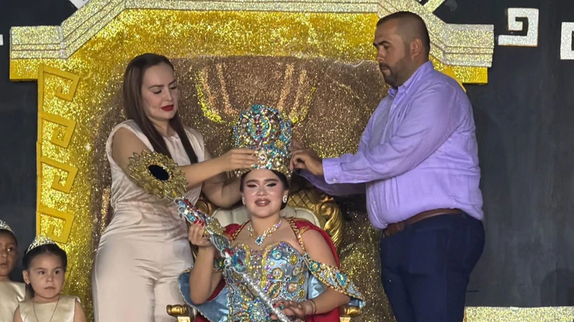 Un momento muy emotivo se vivió con la coronación de las soberanas