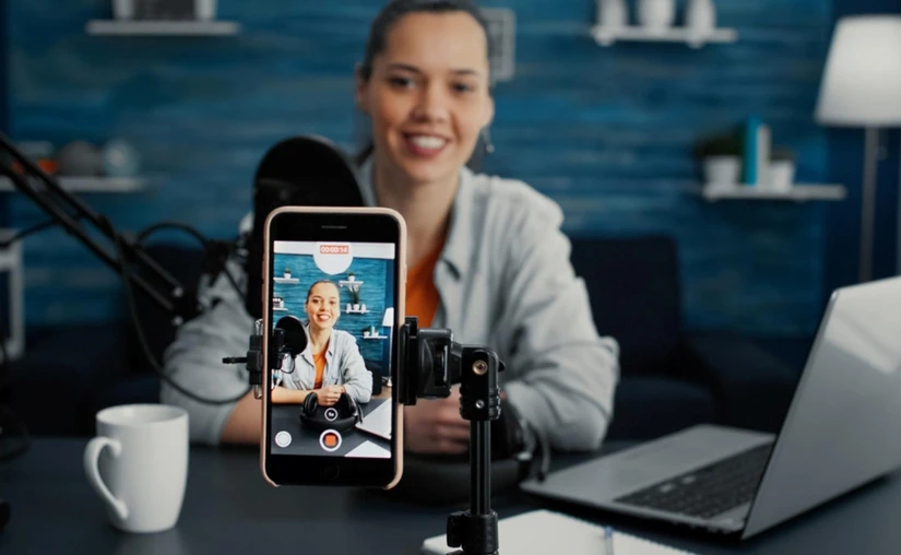 Las ganancias de un influencer dependen en buena parte del tamaño de su audiencia. Foto: Freepik